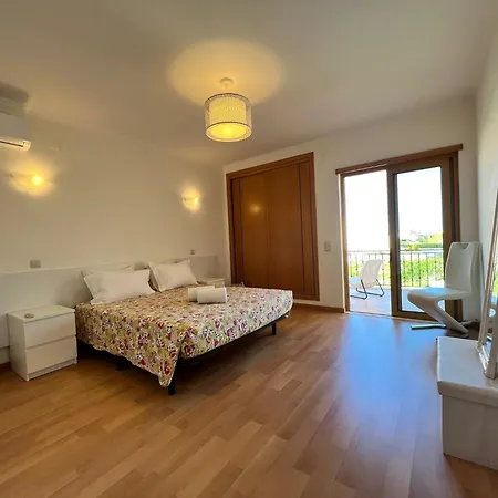 Filipa Iii - Beachfront With Jacuzzi アルブフェイラ