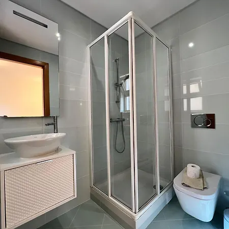 Villa Filipa Iii - Beachfront With Jacuzzi