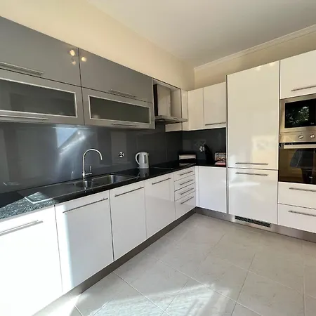 Filipa Iii - Beachfront With Jacuzzi Villa *