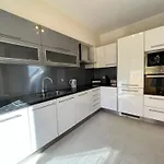 Filipa Iii - Beachfront With Jacuzzi Villa *