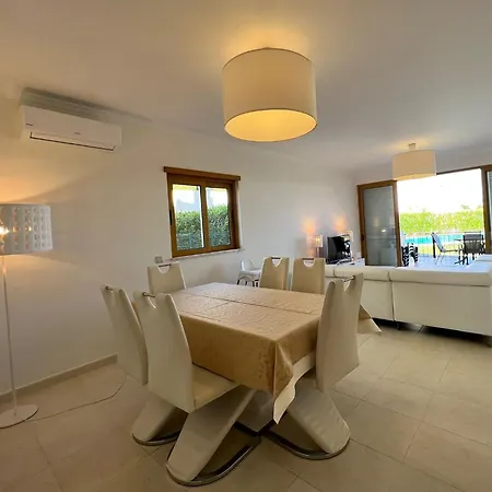 Filipa Iii - Beachfront With Jacuzzi Villa *